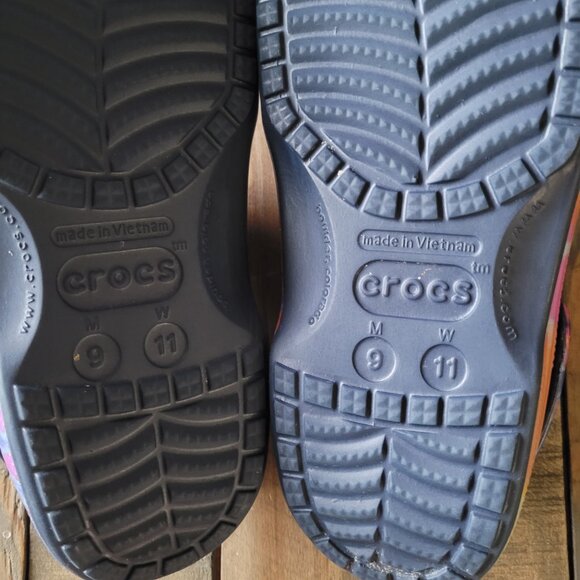 Crocs Baya Lined Tie-Dye Graphic Clog / Fuzzy Slippers - Picture 4 of 5